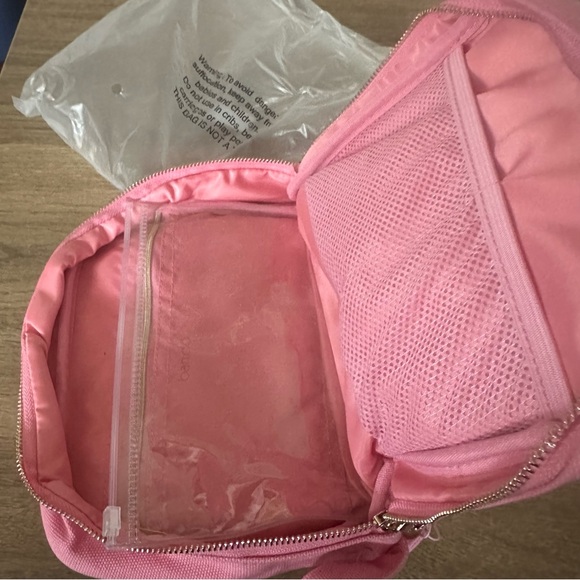 ban.do The Getaway Toiletries Bag - Available For Weekends - Picture 9 of 9